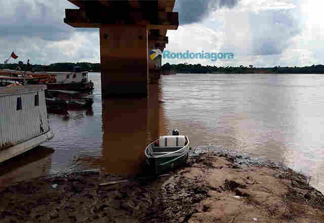 Menos chuvas na Bacia do Rio Beni fazem Rio Madeira começar a baixar mais cedo, em Porto Velho