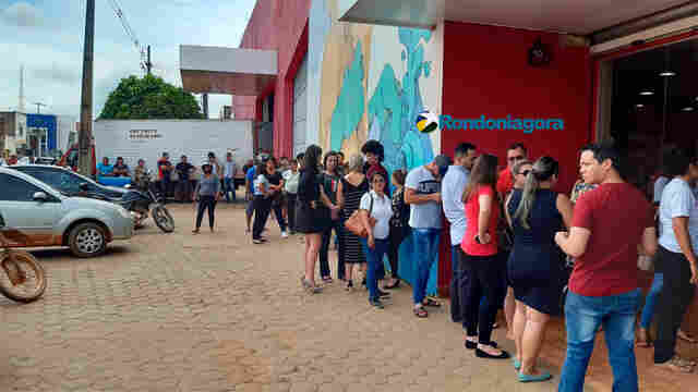 Vídeo: Grandes filas na porta de empresa que vende álcool em gel na Capital