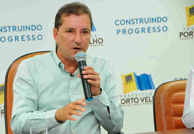 Hildon diz que não muda ações contra Coronavírus; aliado do presidente, governador ainda não se pronunciou