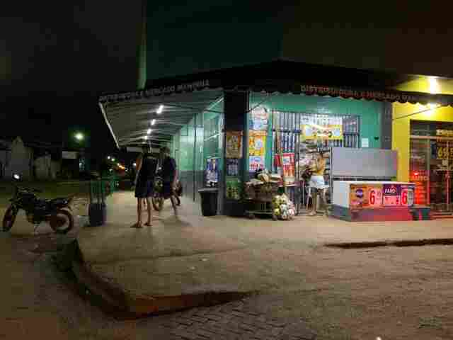 Prefeitura fiscaliza comércio e só permite fornecimento de alimentos por "delivery"