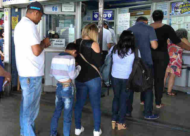 Governo Federal define lotéricas e igrejas como atividades essenciais