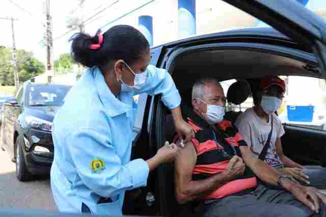Idosos: Vacinação dentro do carro será realizada mais uma vez na Capital