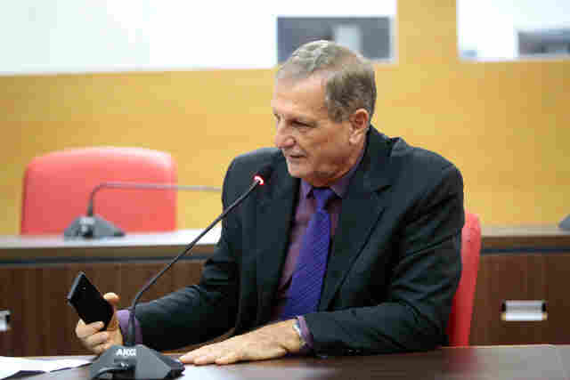 Deputado diz que secretário da Saúde voltou atrás sobre chamamento de servidores