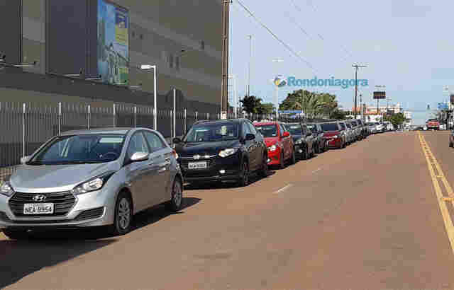 Prefeitura suspende vacinação de idosos devido a aglomeração