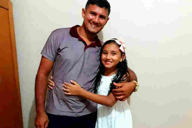 Pai e filha morrem atropelados por carro em alta velocidade