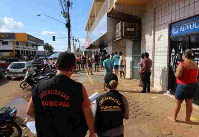 Fiscalização interditou 60 estabelecimentos por desrespeitarem quarentena; mais de 500 foram notificados