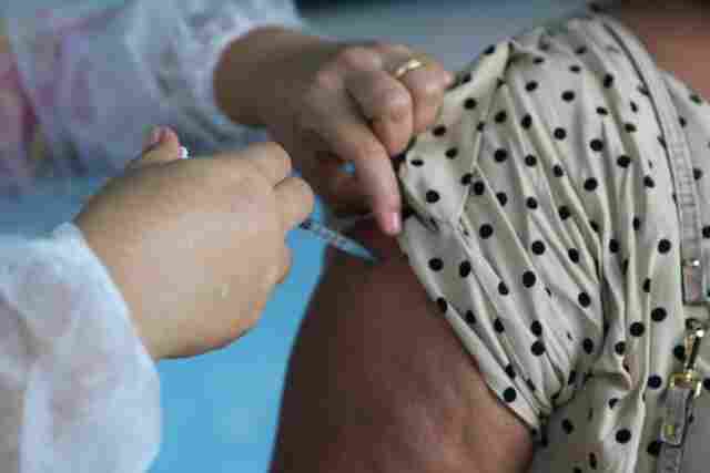Vacinação contra gripe é retomada nas unidades de saúde da Capital