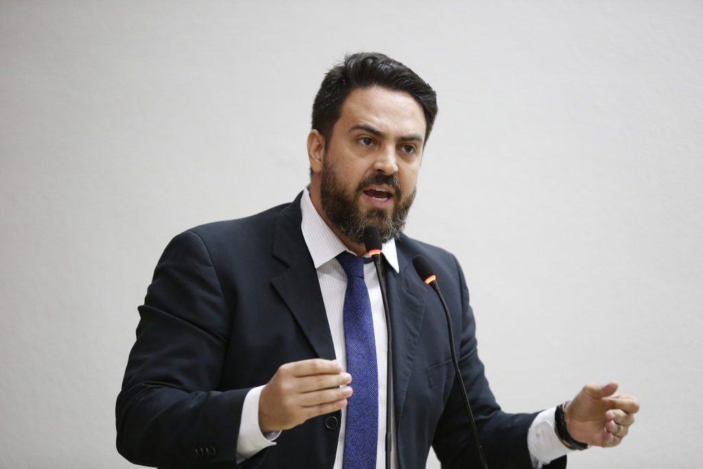 Líder do Podemos, Léo Moraes inclui emenda reajustando salário dos trabalhadores que atuam no 'front” no combate a Covid-19 - Política - Rondoniagora.com