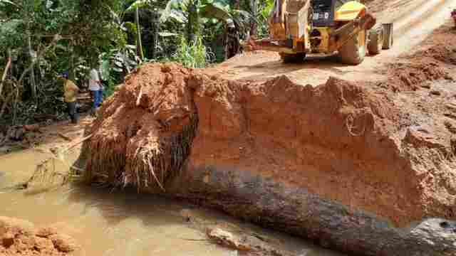 Semagric restabelece tráfego no Linhãozinho, em União Bandeirantes
