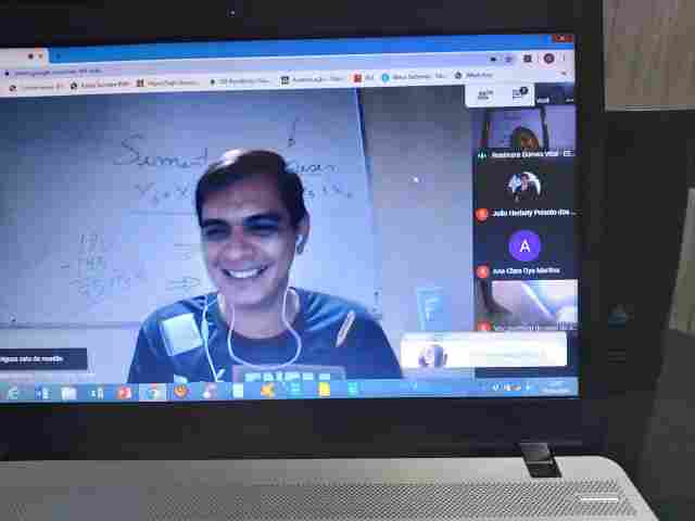 Aulas remotas preparam alunos para o Enem