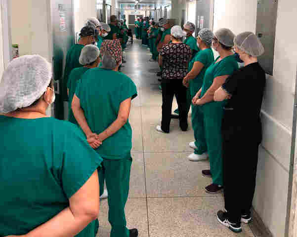 Profissionais de saúde do HB fazem homenagem ao servidor que morreu com Coronavírus