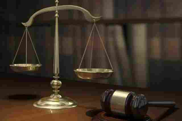 Juíza declara impedimento para julgar ação e revoga redução de mensalidades de faculdades