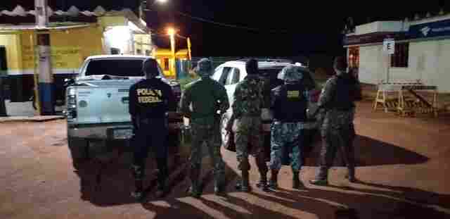 Ação da PF apreende veículos e barcos na fronteira