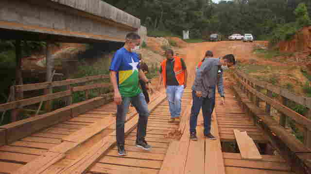 Deputado Eyder Brasil vistoria obras na RO 005
