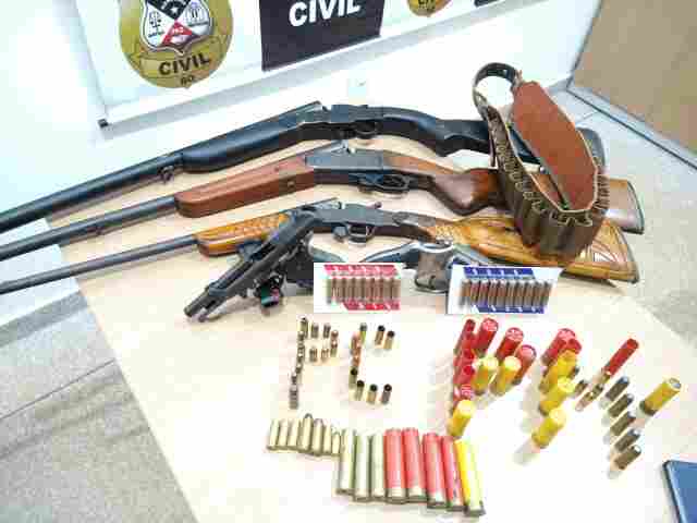 Polícia Civil Rolim de Moura prende homem com veículo furtado e armas de fogo