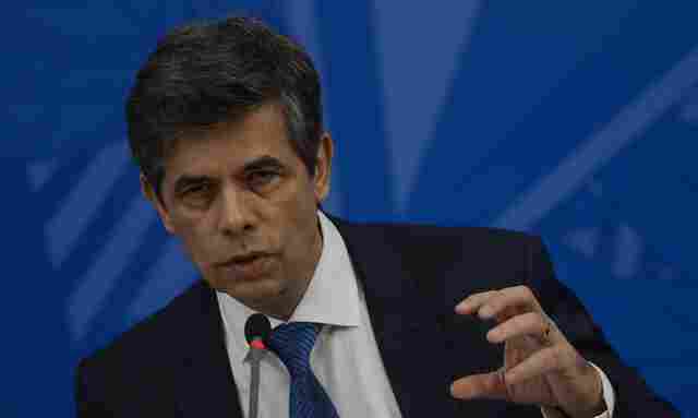 Ministro da Saúde pede demissão antes de completar um mês