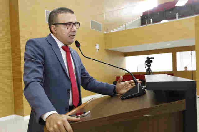 Aprovado projeto de Alex Silva que reconhece templos religiosos como atividades essenciais