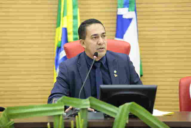 Deputado Eyder Brasil pede urgência no pagamento dos servidores da saúde