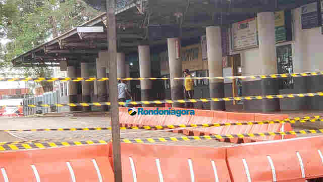 Fotos: Maioria das lojas das zonas sul e leste abriu e fechou logo cedo; rodoviária foi isolada