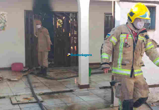 Incêndio destrói residência na Zona Sul de Porto Velho