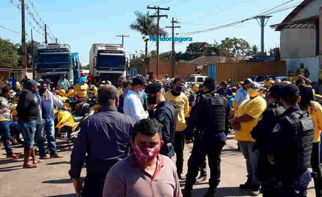 Mototaxistas protestam mais uma vez e fecham a Estrada do Belmont