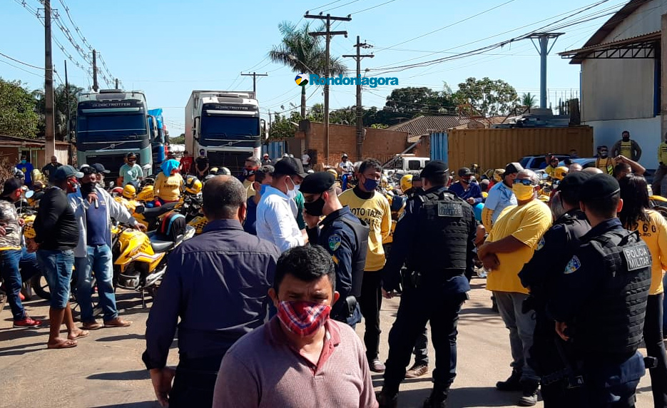 Mototaxistas protestam mais uma vez e fecham a Estrada do Belmont