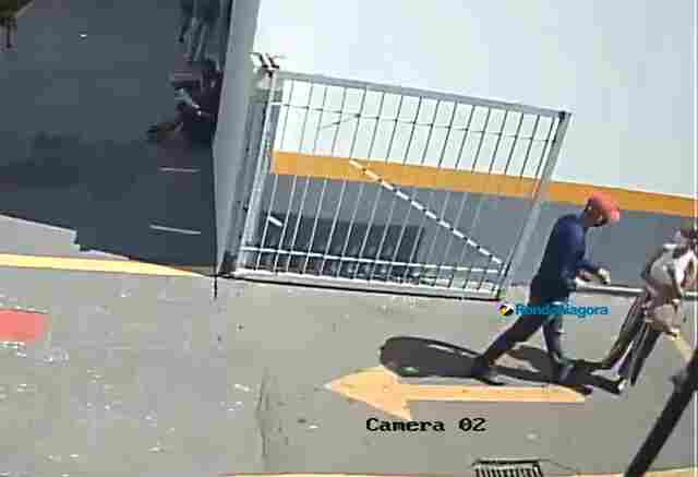 Vídeo: Bandido rouba quase R$ 22 mil de idosa na entrada de banco