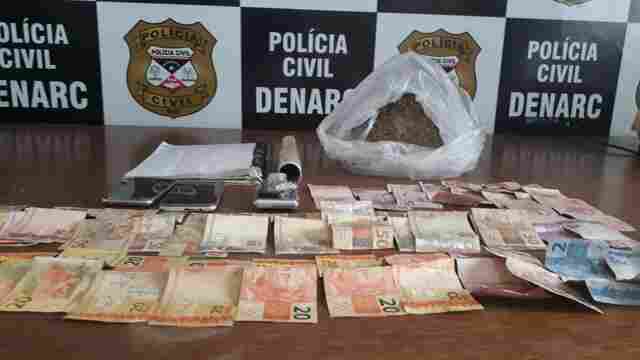 Denarc fecha boca de fumo e prende traficante com quase meio quilo de Skank