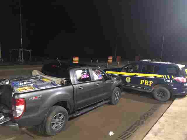 PRF prende mulher dirigindo veículo cheio de cuecas bolivianas