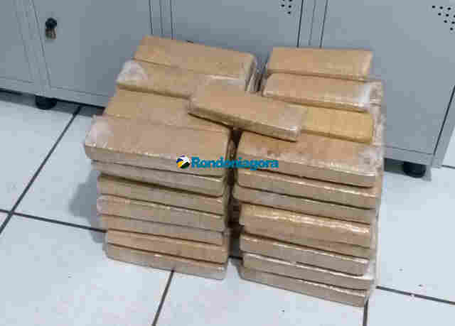 PM prende mulheres com 65 tabletes de maconha; traficante também foi preso