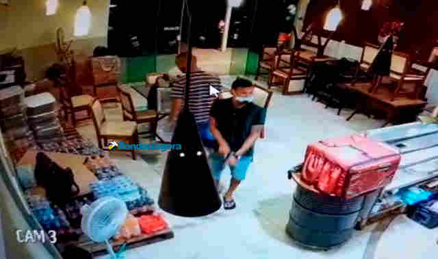 Vídeo: criminosos agridem vítimas com chutes e coronhadas durante roubo na Capital