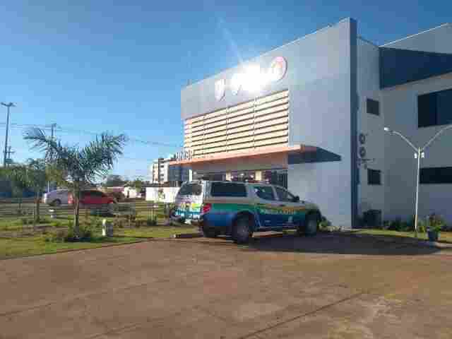 Policiais são agredidos por organizador de festa e amigo