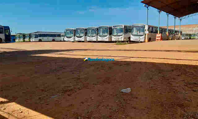 Sem receber salários, motoristas e cobradores paralisam transporte coletivo em Porto Velho