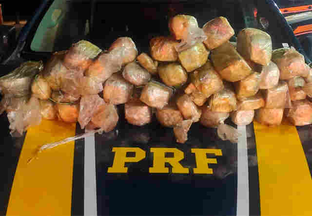 PRF apreende carregamento de drogas avaliado em mais de R$ 1 milhão