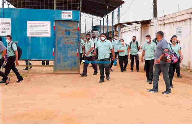 Trabalhadores recebem salários de abril e encerram paralisação no transporte coletivo