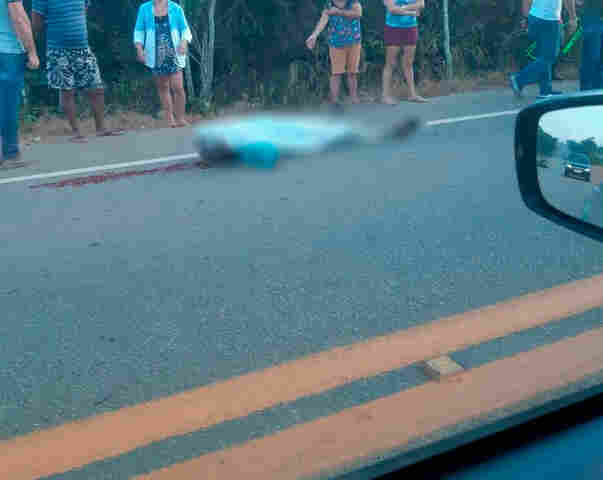 Motociclista é atropelado após a ponte do rio Madeira e morre no local