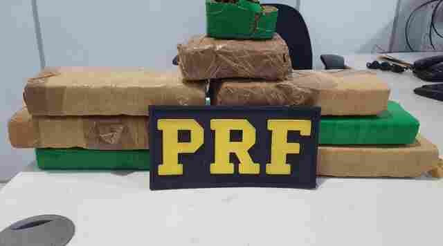 Adolescente é detida transportando 5 kg de maconha