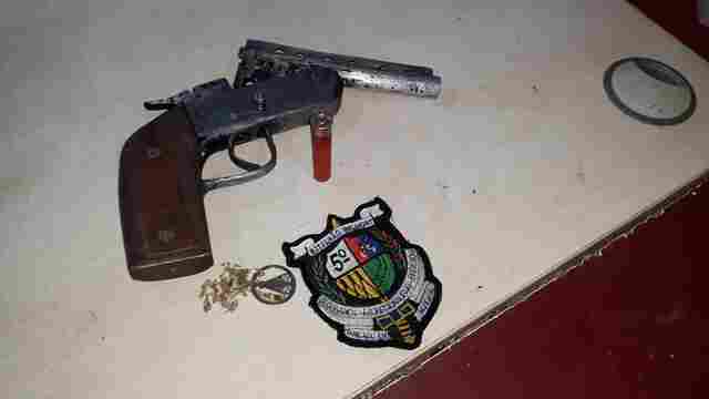 PM prende dupla com moto roubada e arma na Capital