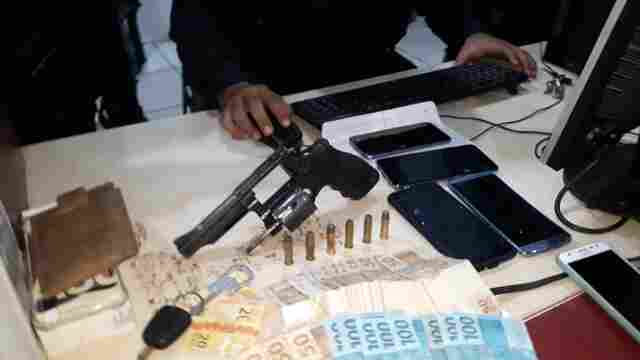 Acusados de vários assaltos são presos próximo ao shopping