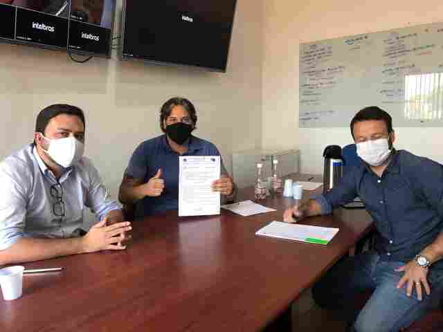 Vereador Waldemar Neto se reúne com secretários para debater demandas da população