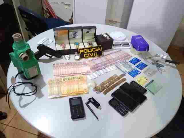 Envolvidos com o tráfico são presos com porções de cocaína