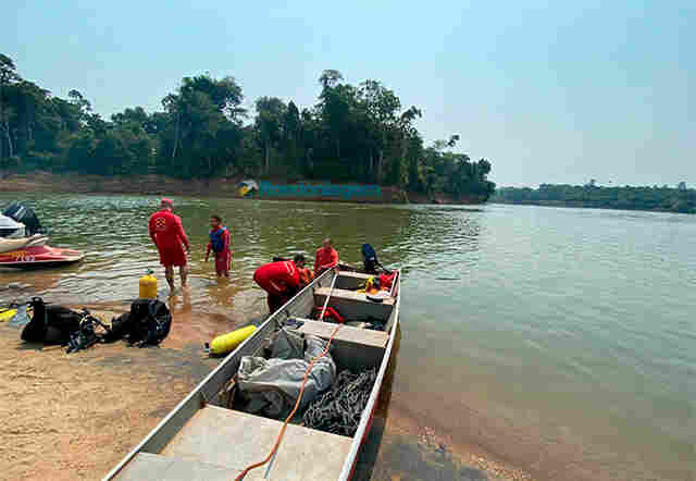 Bombeiros retomam buscas por jovem que se afogou na Vila Calderita