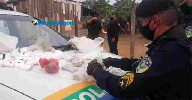 Polícia prende traficante com 10 quilos de droga e detém amigo que tentou ajudá-lo