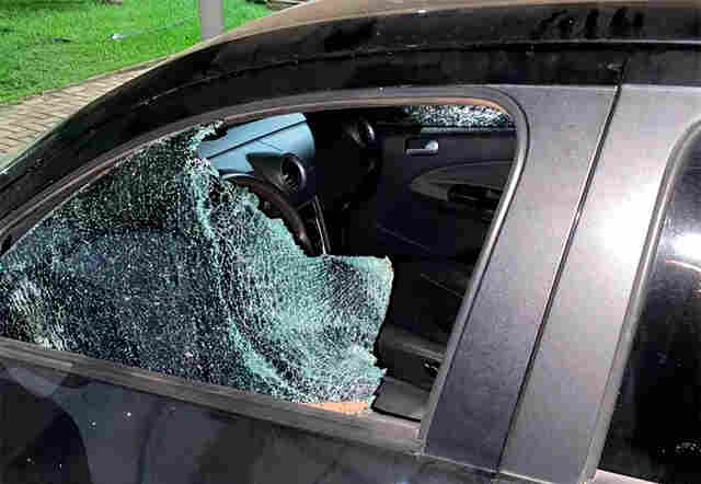 Mais um morador de rua é preso após jogar pedra em veículo