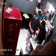 Vídeo: Antes de ser morto, criminoso invadiu e roubou barbearia na Capital