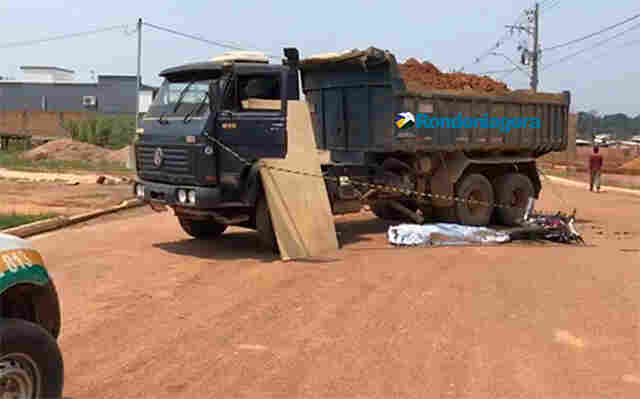 Motociclista morre atropelado por caçamba na Capital