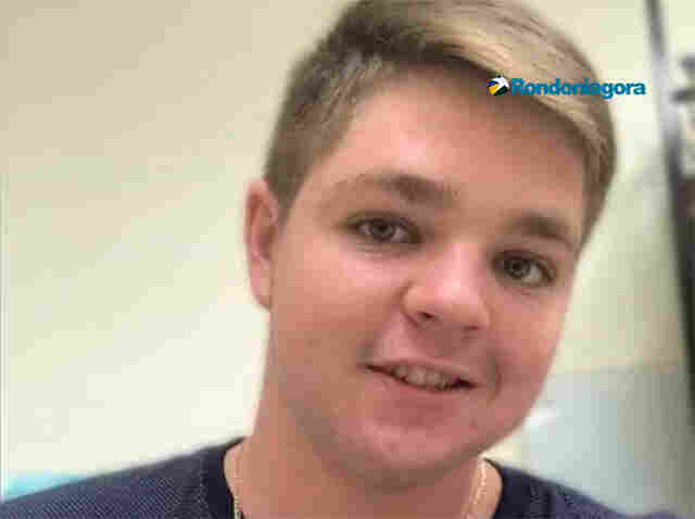 Jovem universitário tem parada cardíaca pilotando moto e acaba morrendo ao colidir contra árvore