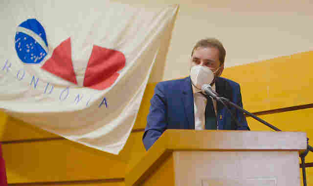 Hildon Chaves assina pacto e diz que a ética e os bons costumes não devem ir para a lata de lixo