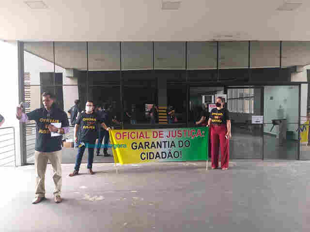 Oficiais de Justiça protestam na Assembleia contra projeto que transfere serviços para cartórios