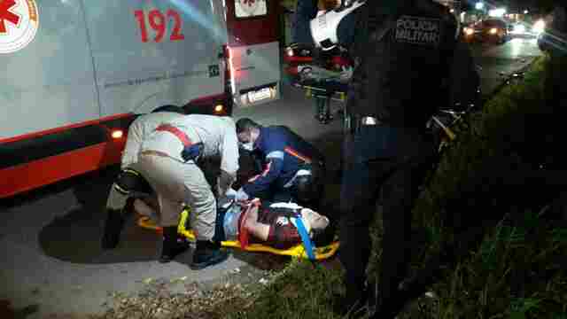 Motociclista fica ferido em estado grave após colisão